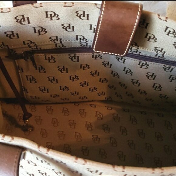 Dooney & Bourke Vintage Anniversary Signature Medium Tote & Pouch - Picture 11 of 12